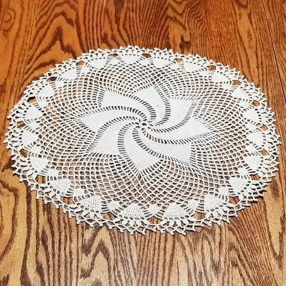 Vintage Style New Hand Crafted Comets Tail 18" Natural Colored Doily - Picture 1 of 3